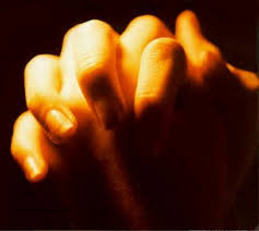 mains en prière
